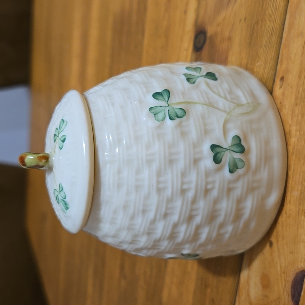 Belleek Shamrock Covered Petite Jar & Lidslide 3 5/8" EUC - Picture 2 of 5